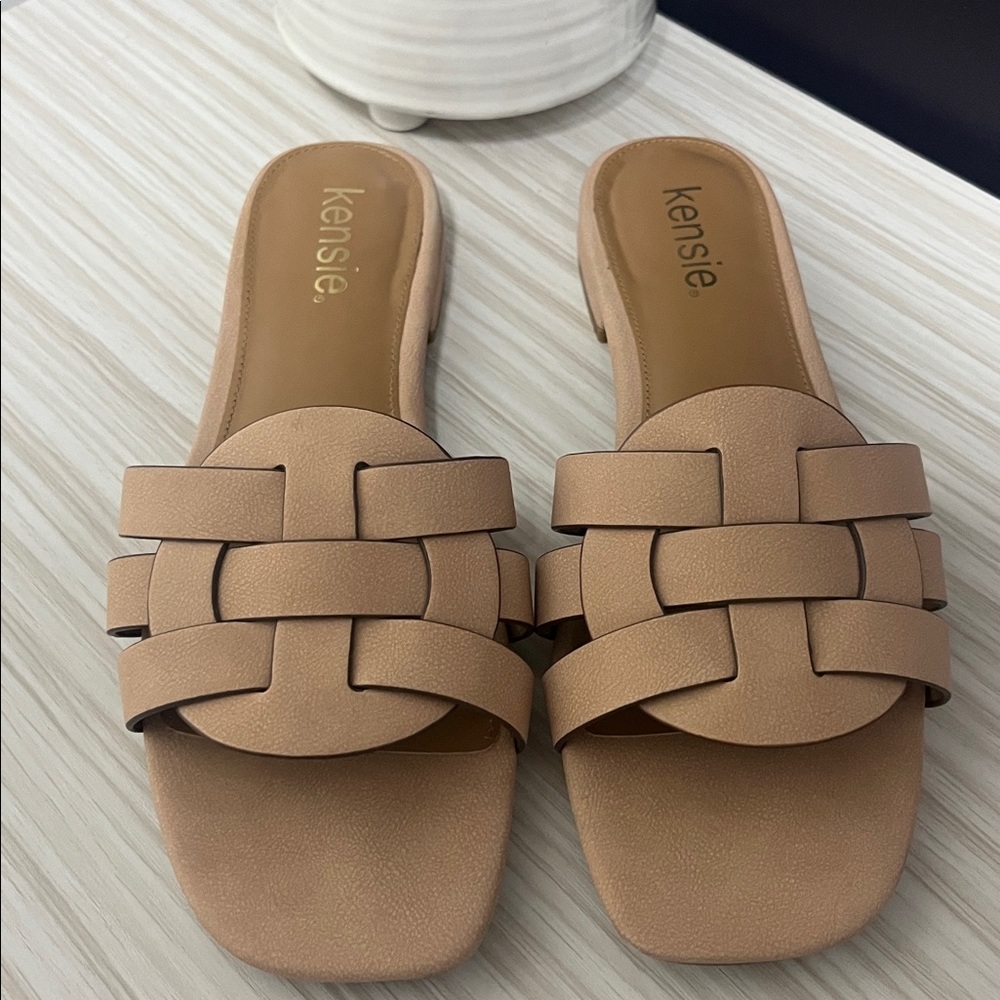 Kensie Women's Woven Tan Mules!! EUC!! - Picture 2 of 6